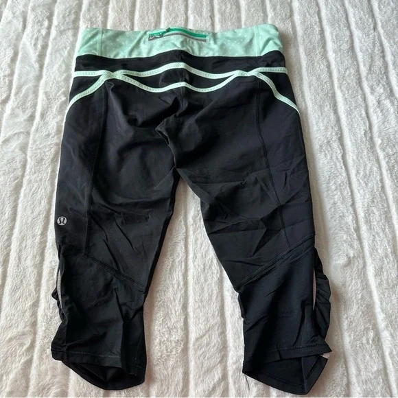 (0088) Lululemon Cropped Pants Size 8 - Picture 3 of 7